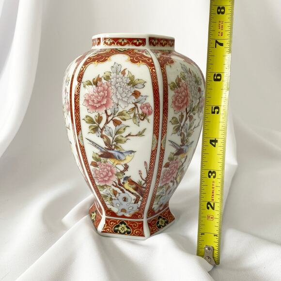 Vintage Japanese Imari Porcelain Vase - Hand-Painted Floral and Bird Design - Picture 3 of 6